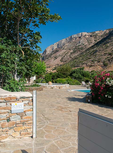 Η είσοδος του Villa River στη Σίφνο